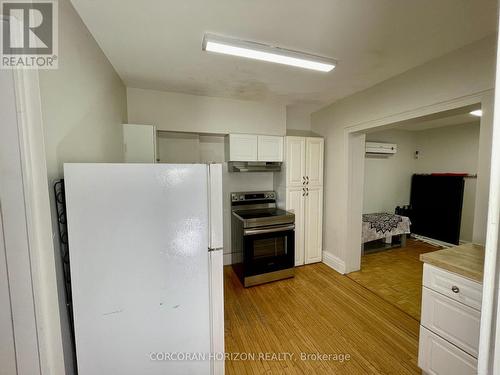 3 - 2257 DUNDAS STREET W , Toronto, Ontario M6R 1X6 2