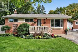 110 MURRAY DRIVE Aurora, ON L4G 2C5