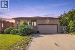 2 HEARTHSIDE Crescent Hamilton, ON L8E 4L6