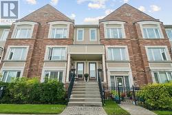 26 WALTER DOVE COURT Aurora, ON L4G 0S8