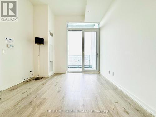 2715 - 1000 PORTAGE PARKWAY , Vaughan, Ontario L4K 0L1 2