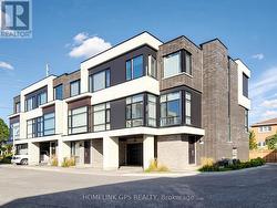 12 HOSTEL LANE Richmond Hill, ON L4C 3X3