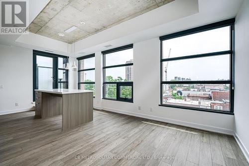 510 - 2946 DUNDAS STREET WEST STREET W , Toronto, Ontario M6P 1Y8 4