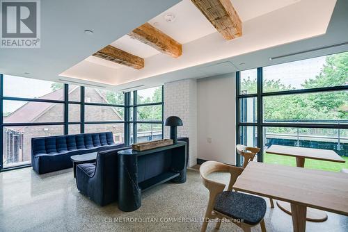 401 - 2946 DUNDAS STREET WEST STREET W , Toronto, Ontario M6P 1Y8 4