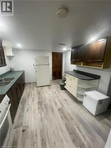 74 MCDOUGALL Road Unit# Main , Waterloo, Ontario N2L 2W5 4