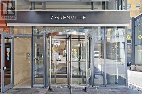 4307 - 7 GRENVILLE STREET , Toronto, Ontario M4Y 0E9 2