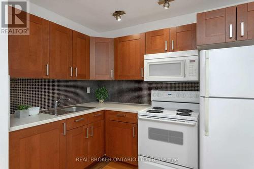 UPPER - 57 LANARK AVENUE , Toronto, Ontario M6C 2B5 5