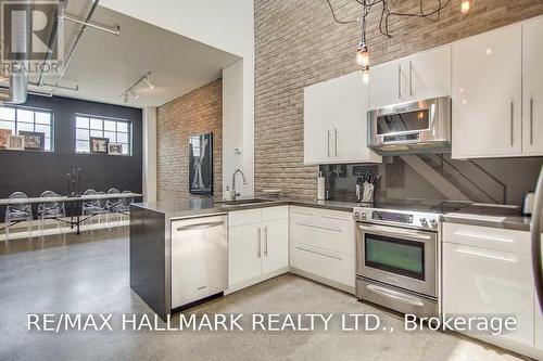 7 - 6 BARTLETT AVENUE , Toronto, Ontario M6H 3E8 2