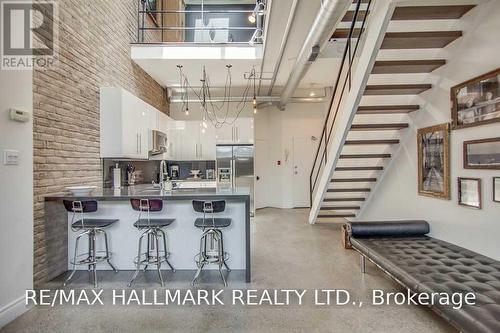 7 - 6 BARTLETT AVENUE , Toronto, Ontario M6H 3E8 4