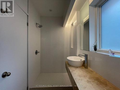 2 - 60 BEVERLEY STREET , Toronto, Ontario M5T 1X9 5
