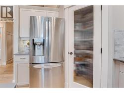 Corner pantry - 
