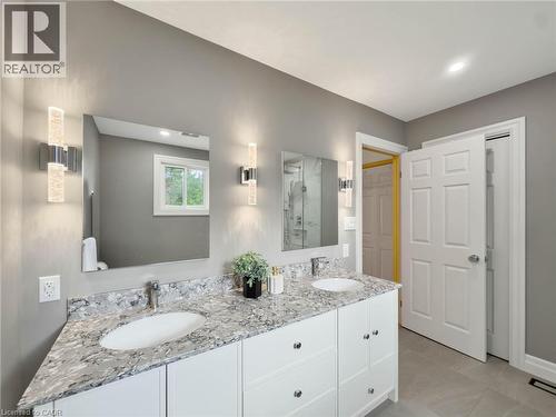 Dual vanity with white cabinetry and chrome hardware - 1236 Thorpe Road, Burlington, ON 