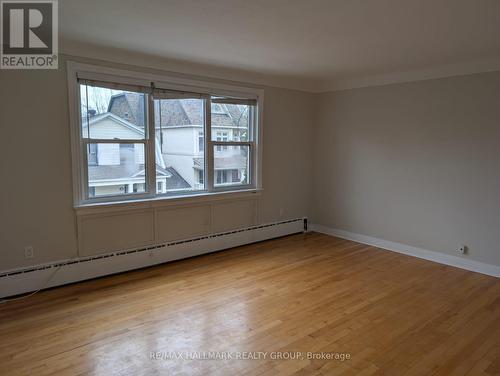 Apt 3 - 2nd Level - Living Room - 55 Ivy Crescent, Ottawa, ON 