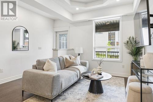 UPPER - 219 MCROBERTS AVENUE , Toronto, Ontario M6E 4P3 4