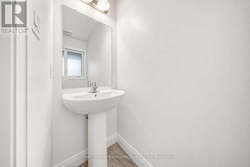 4A - 145 SOUTH CREEK DRIVE , Kitchener, Ontario N2P 2N3 3