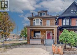 5 BARNESDALE Avenue Hamilton, ON L8M 2V1