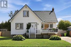 33 Raymond ST Sault Ste. Marie, ON P6C 2E5