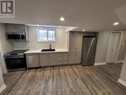 LOWER - 205 CARDINAL STREET , Barrie, Ontario L4M 6G8 2