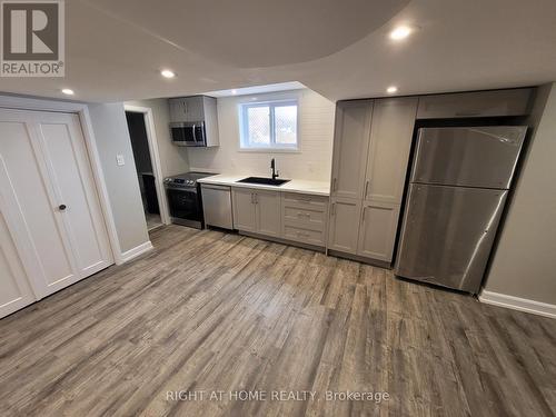 LOWER - 205 CARDINAL STREET , Barrie, Ontario L4M 6G8 3