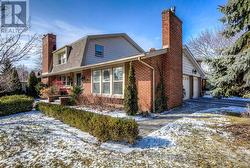 485 CARLTON DRIVE Oakville, ON L6J 5X2