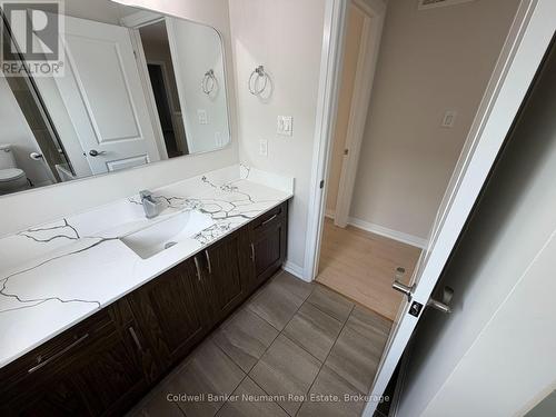 Upper Bath - 157 South Creek Drive, Kitchener, ON 