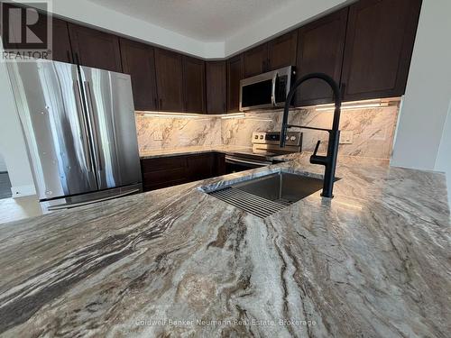 Kitchen Island w/ large sink - 157 South Creek Drive, Kitchener, ON 