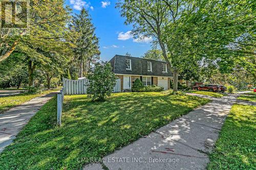 39 BRIGHTWAY CRESCENT  Richmond Hill, ON L4C 5A1