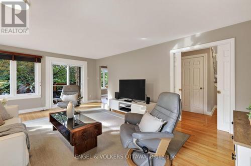 2106 Lamira Street, Ottawa, ON 