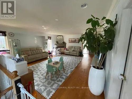 MAIN LEVEL - 153 NIAGARA DRIVE , Oshawa, Ontario L1G 8A6 5