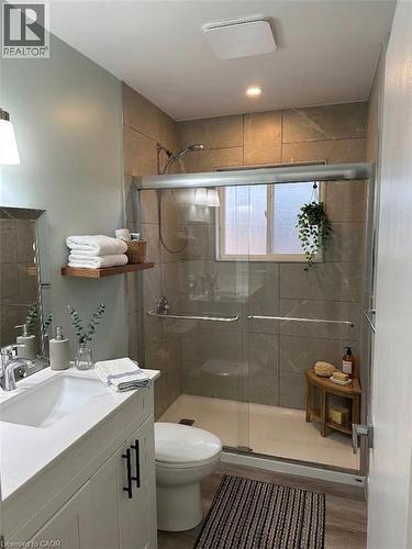 27 WINSLOW Drive , Kitchener, Ontario N2M 3C9 5
