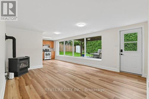 Large living space ft. gas fireplace - 2555 Regina Street, Ottawa, ON 