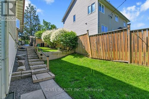 Wide side yard - 2555 Regina Street, Ottawa, ON 
