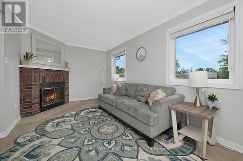 Family Room - 34 Brenda Crescent, Ottawa, ON 