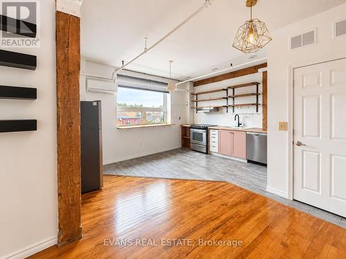22 - 121 PRESCOTT AVENUE , Toronto, Ontario M6N 3G8 5