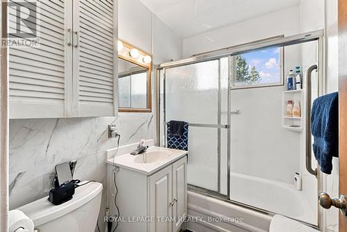 2587 Roman Avenue, Ottawa, ON 