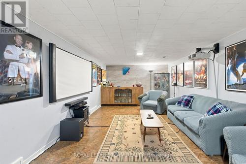 2587 Roman Avenue, Ottawa, ON 
