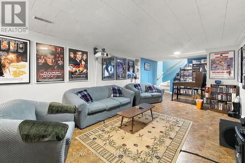 2587 Roman Avenue, Ottawa, ON 