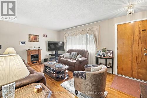 2587 Roman Avenue, Ottawa, ON 