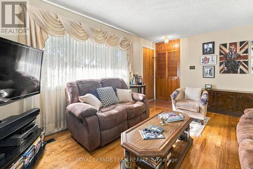 2587 Roman Avenue, Ottawa, ON 