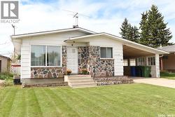 32 Clarke AVENUE Yorkton, SK S3N 3X5