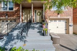 8 - 8032 KIPLING AVENUE Vaughan, ON L4L 2A1