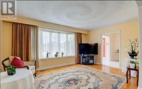 24 IVANHOE COURT , Toronto, Ontario M1R 3G9 5