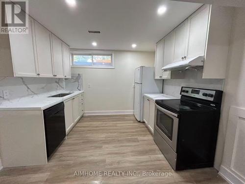 47 BELFRY DRIVE , Newmarket, Ontario L3Y 3E9 4