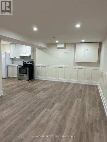 47 BELFRY DRIVE , Newmarket, Ontario L3Y 3E9 5