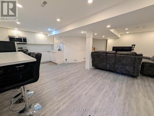 46 KEYS DRIVE , Ajax, Ontario L1T 3R4 2