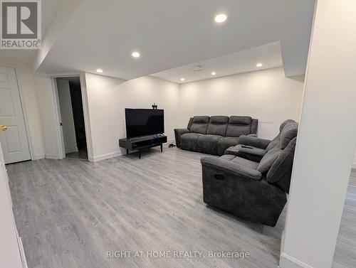 46 KEYS DRIVE , Ajax, Ontario L1T 3R4 3