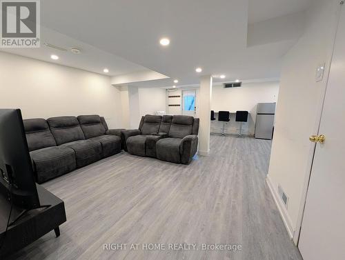 46 KEYS DRIVE , Ajax, Ontario L1T 3R4 4
