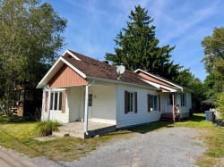 33 Rue Deschamps Lanoraie, QC J0R 1E0