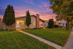 521 Mandalay Drive  Winnipeg, MB R2P 1J9