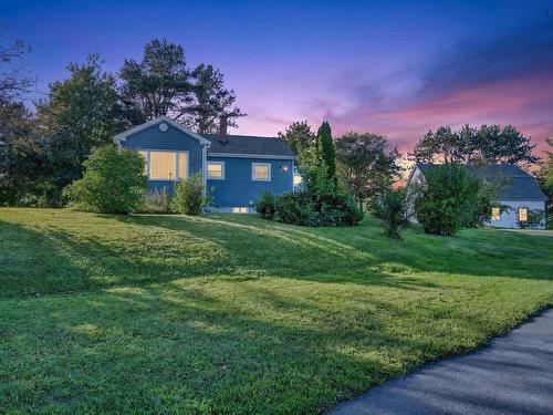 141 RIVERSIDE Drive  Sydney River, NS B1S 1G3